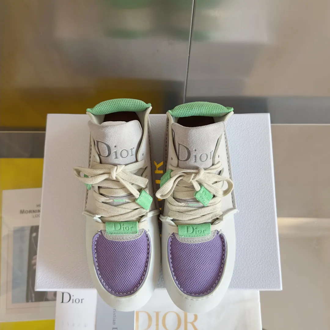 Men's shoes 💰680 Top version: Dior Roadie series catwalk couple style handmade casual sports shoes delivery counter exquisite packaging 🛍📦 ▪️Material: original custom imported first-layer cowhide ▪️Inner lining: original custom leather lining ▪️Sole: original molded anti-slip rubber material ▪️Sole thickness: 2CM ▪️Size: women's 35-40 / Men's 39-45